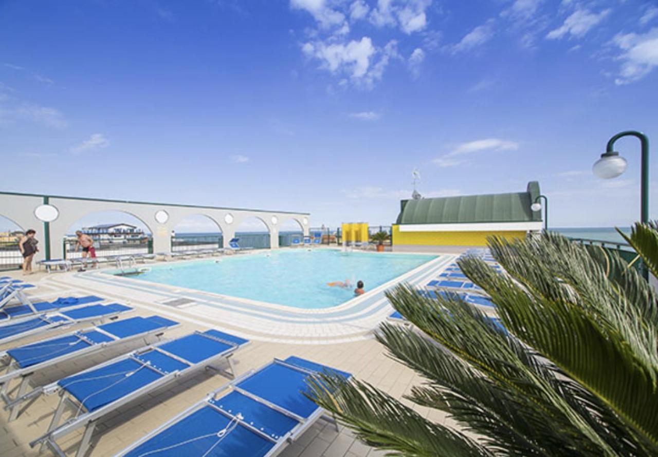Residence Cristoforo Colombo - Carraro Immobiliare - Family Apartments Caorle Exterior foto